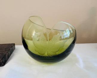 Cathiness of Scotland art glass vase