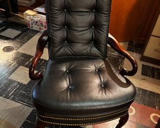 Queen Anne style chair like new
