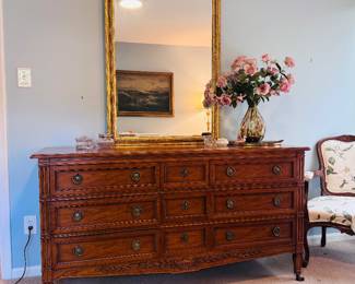 Gorgeous warm wood Kindel Grand Rapids bedroom dresser, stunning large antique gold gilt frame mirror