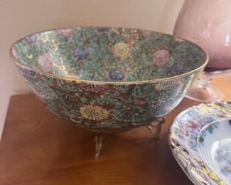 Japanese floral porcelain bowl