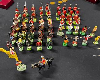 Excellent lot of vintage lead Soldiers/Highlanders, etc.