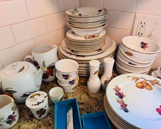 Royal Worcester Evesham pattern china