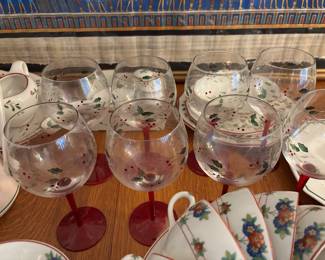 Pfaltzgraff Winterberry 8 wine glasses