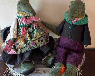 NEW Judy Wachlin hand painted "Mr. and Mrs. Alligator"