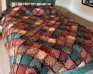 Complete queen size bed in the guest house