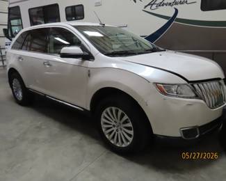 Ready to Go...BEAUTIFUL 2015 Lincoln...Title on Hand. NO RESERVE