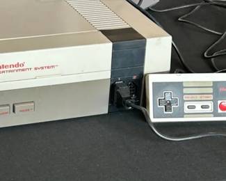 Classic NES Nintendo Entertainment System With One Controller powers on untested