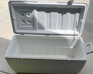 Igloo White 120 Quart Ice Chest
