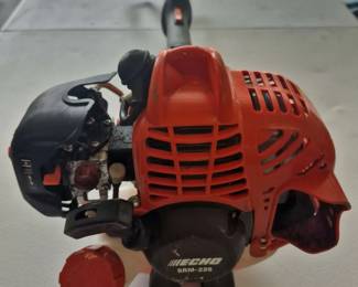 ECHO SRM225 straightshaft gas string trimmer W 21.2cc engine