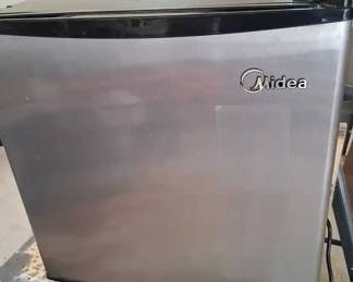 Midea Mini Square Fridge works