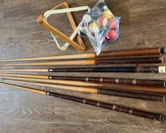 Pool Cues Set Of 7 Balls wRacks