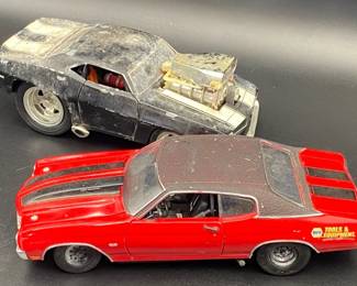 2 Diecast Muscle Cars124 scale