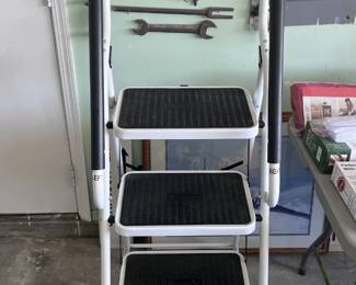 4-STEP Safety Ladder