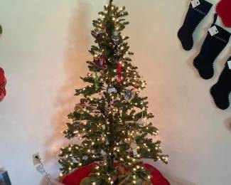 Home Accents 6'6" Pre-Lit Pine Christmas Tree - Like New!