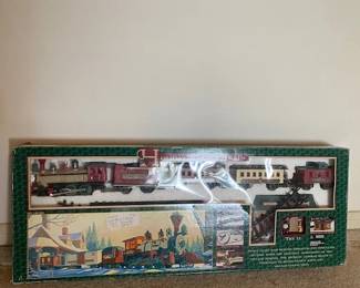 Holiday Village Electric Train, Musical Train Station - Vintage