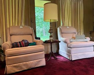 La-Z-Boy Recliners, Vtg Sweaters, Wooden Side Table, Vtg Lamp