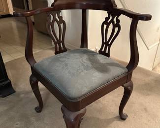 Ethan Allen Georgian Queen Ann Corner Chair