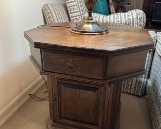 Ethan Allen Royal Charter Oak Octagonal Shape Side Table