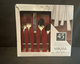 NEW Mikasa Essex Satin