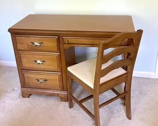 Style Mark Desk And Chair