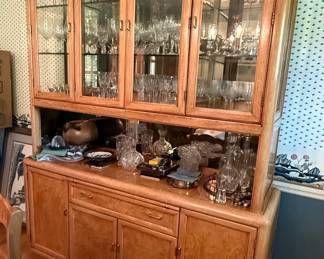 Thomasville Prestige Collection Burl Wood China Cabinet
