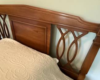Traditional Twin Bed Frame Set