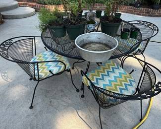 Woodard "Briarwood" Style Wrought Iron Garden Table and Chairs Set