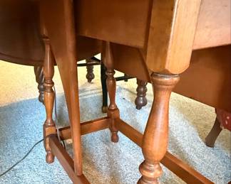 Colonial Style Maple Drop Leaf Gateleg Table