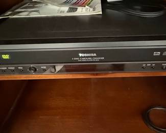 Toshiba 5-Disc Carousel Changer DVD Video Player SD-2815