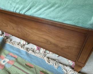 Traditional Twin Bed Frame Set