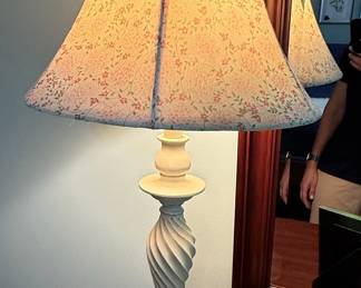 Twisted Pedestal Table Lamp Style
