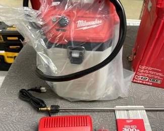 Milwaukee M12 2 gal Hand Held Spray Kit