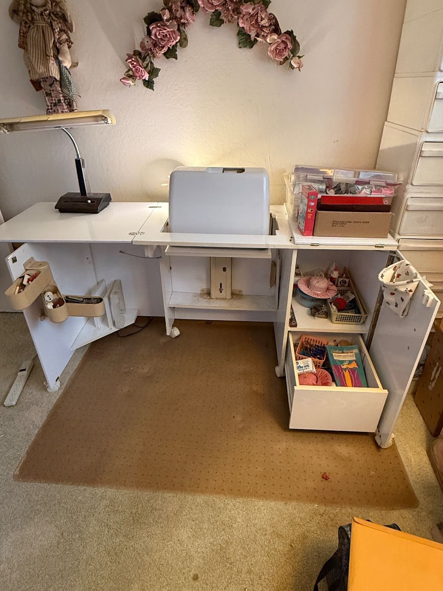 Horn of America - Made in Italy sewing table