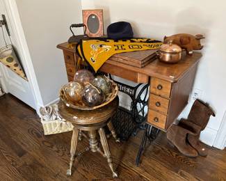 Vtg Singer Sewing Desk