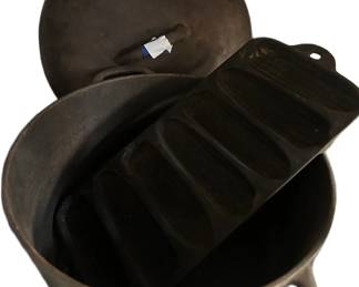 CAST IRON POT W/LID & CAST IRON CORN PONE MOLD