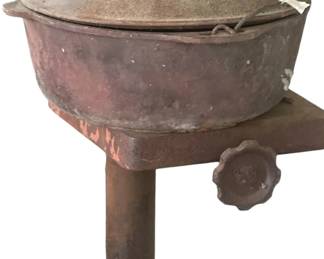 LARGE CAST IRON POT W/LID