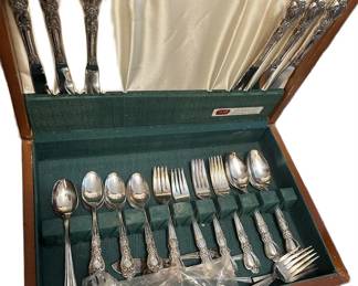 FLATWARE IN WOOD CASE