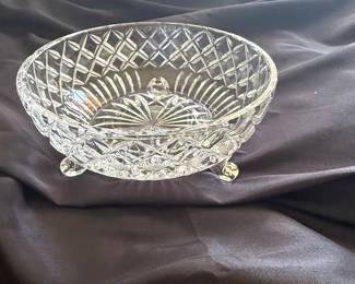 Indiana Glass Diamond Point 3-Toed Serving Bowl