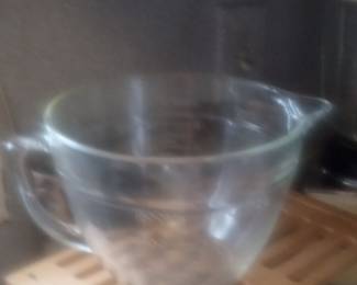Anchor Hocking 8 Cup (2 Quart) Glass Measuring Cup / Batter Bowl