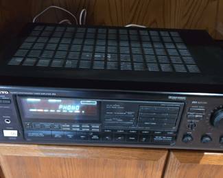 Onkyo TX900 Series Quartz Synthesized Tuner, Model TX906.