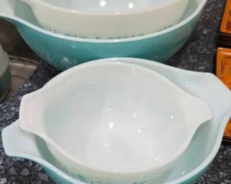 Vintage Pyrex Cinderella Mixing Bowls in Amish Butterprint