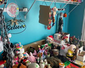 Holiday goods and decor