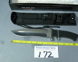 Hunting Knives and Machetes Aplenty!