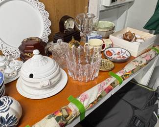 Assorted Decorative Tableware including Italian Ceramic Tureens and Jars third image