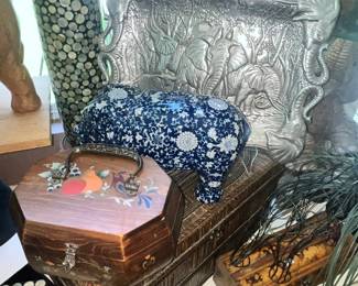 BOXES & TRAYS
