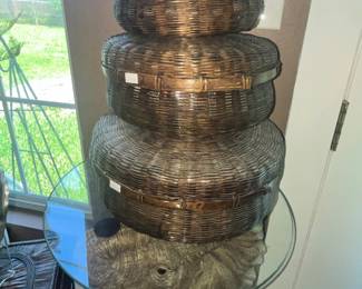 ROUND WOVEN BASKETS