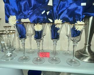 GOLD-RIMMED STEMWARE