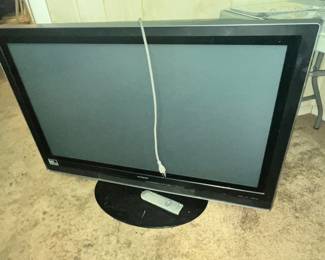 HITACHI FLAT SCREEN TV