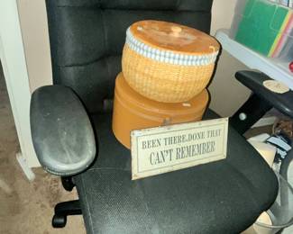 OFFICE CHAIR
