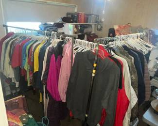 THIS ROOM SO FULL I COUDN'T GET IN!